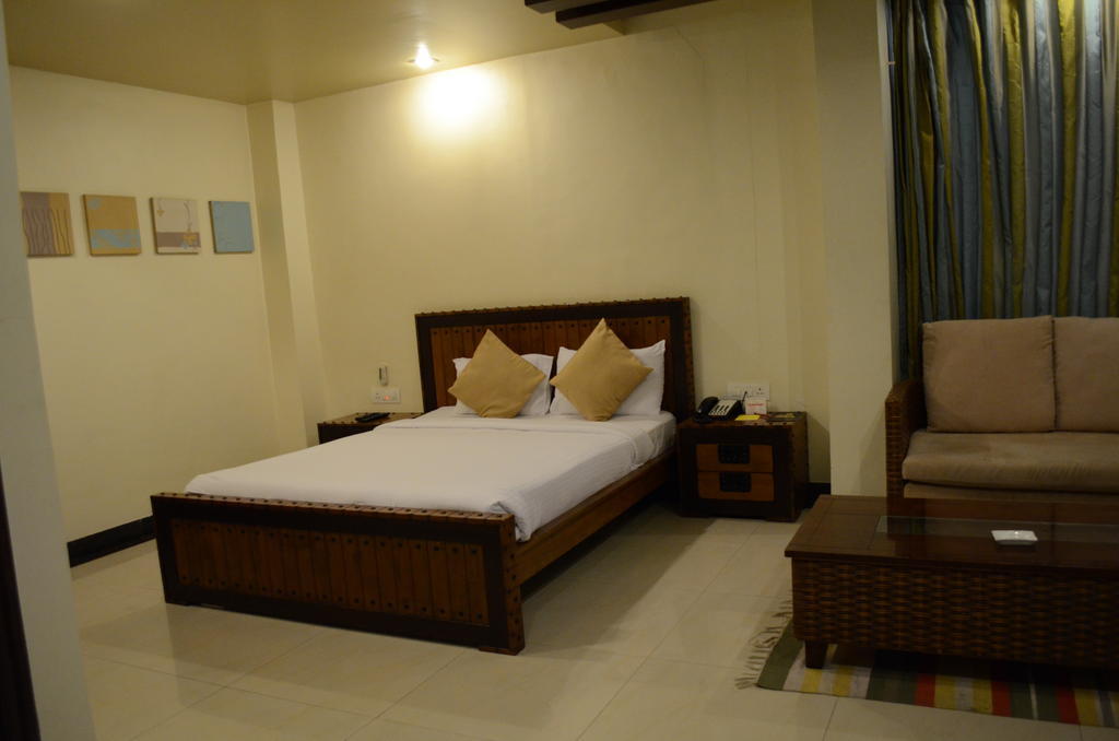 Hotel The Elite Suites Πούνε Δωμάτιο φωτογραφία